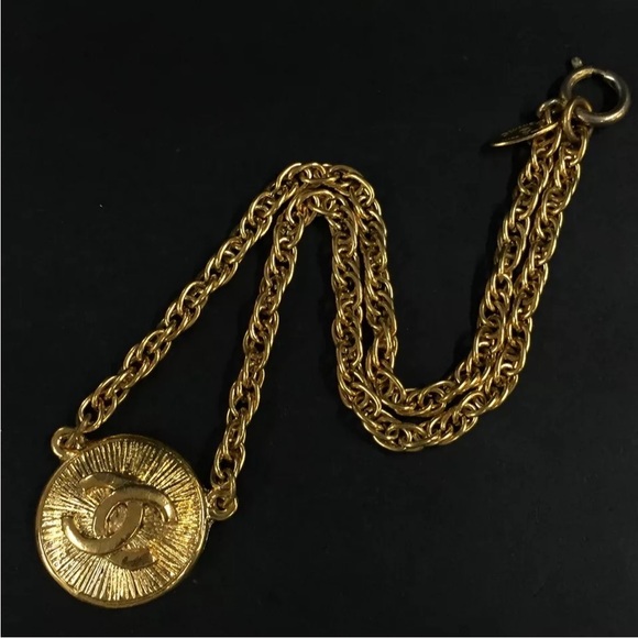 CHANEL CC Logo Gold Tone Pendant Necklace - Picture 2 of 8